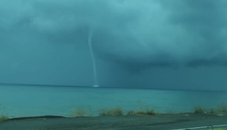 Gölün ortasında 3 noktada çıktı. Herkes oraya baktı