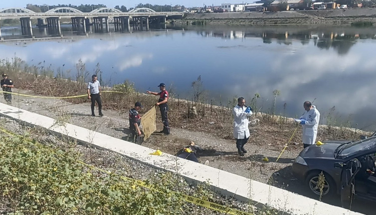 Yol kenarında tüfekle vurulmuş erkek cesedi bulundu