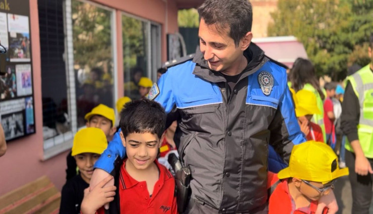 Toplum destekli polisler hayvansever çocuklarla İstanbul'da bir araya geldi