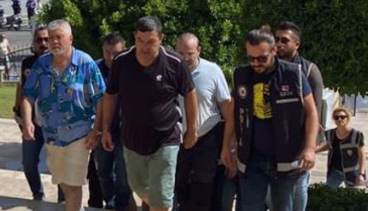 FETÖ'cüler ABD Bayrağı açıp kaçarken yakalandılar