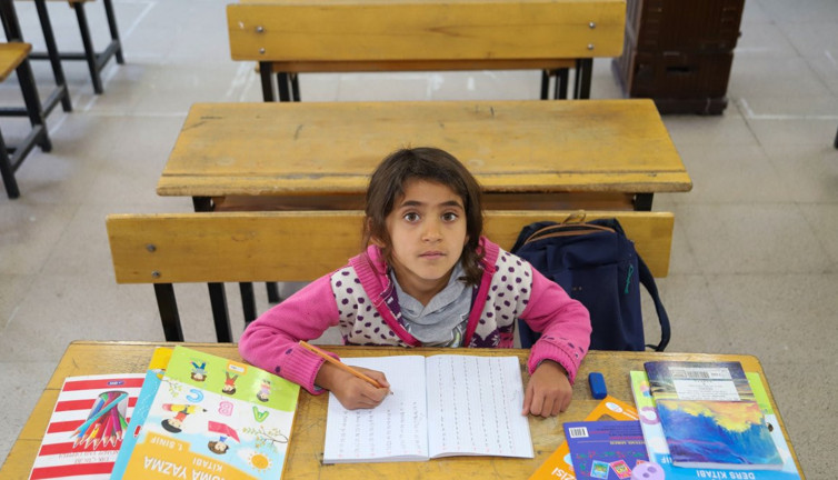 2 derslikli tek öğrencili okul! Öğretmeni her gün evinden alıp getiriyor