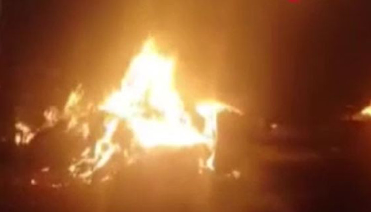 200 balya saman yakıldı