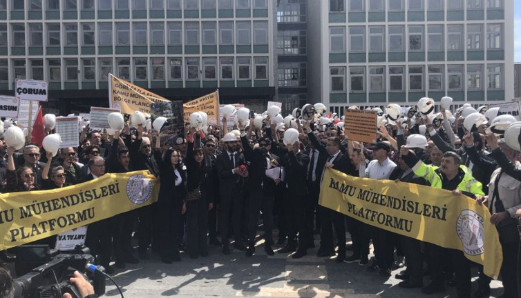 Kamu mühendisleri meclis gündeminde. Özlük hakları sorunu katlanarak büyüyor