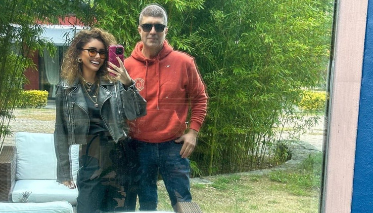 Özcan Deniz'in hamile eşi tektaşını gösterdi. Yorum yağdı