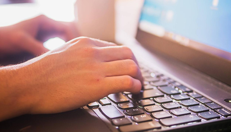 İnternet ihbarlarında iki başvurudan biri "kumar" ve "bahis"