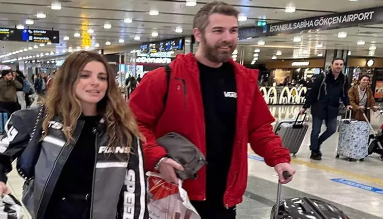 Ezgi Eyüboğlu ve Furkan Palalı tatil dönüşü görüntülendi. Gizli aşk belgelendi