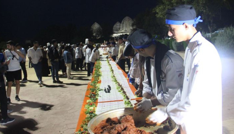 63 metre uzunluğundaydı. Kılıçlarla kesildi