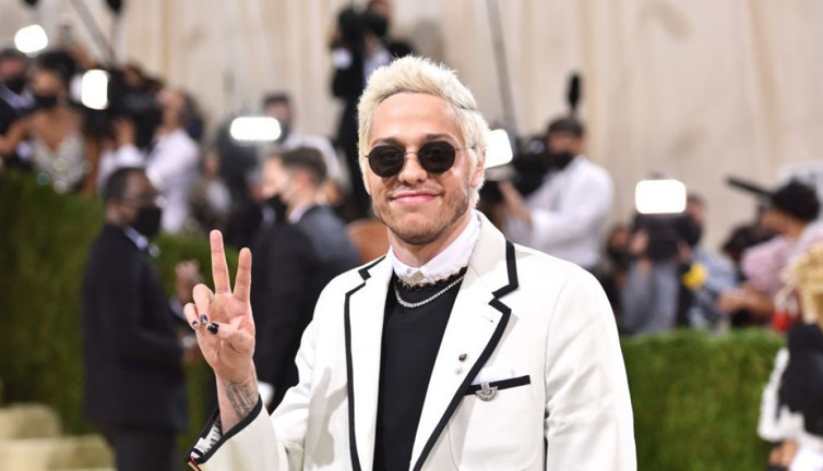 Ünlü komedyen annesine sevgili arıyor