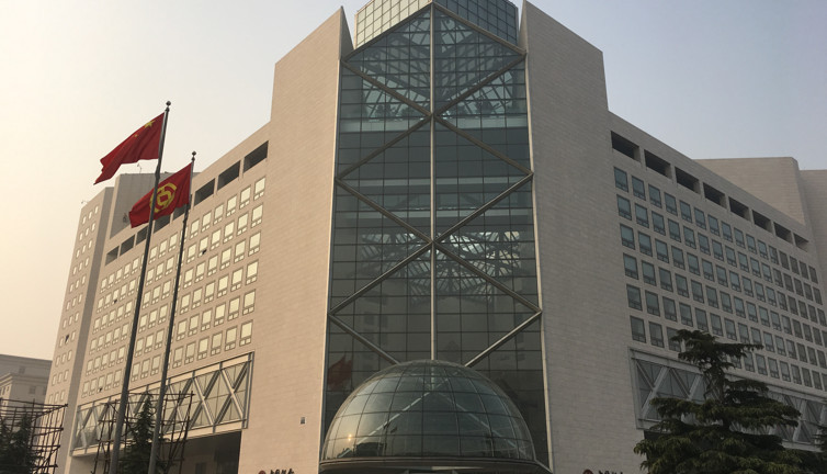 Dünyaca ünlü bankada rüşvet skandalı. Yönetim kurulu başkanı tutuklandı