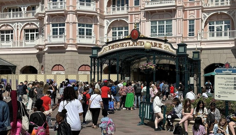 AP milletvekilleri yanlışlıkla Disneyland’a gitti