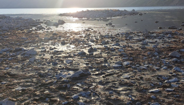 Türkiye'nin en büyük krater gölü kurumak üzere