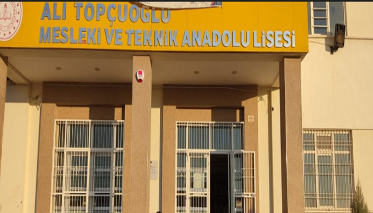 Okul, okulu dolandırdı. Okul müdürü tutanağı imzalamayan öğretmenin imzasını taklit etti