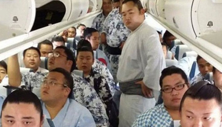 Sumo güreşçilerinin bindiği uçak ağırlıktan kalkamadı. Hava yolu şirketi çözümü böyle buldu