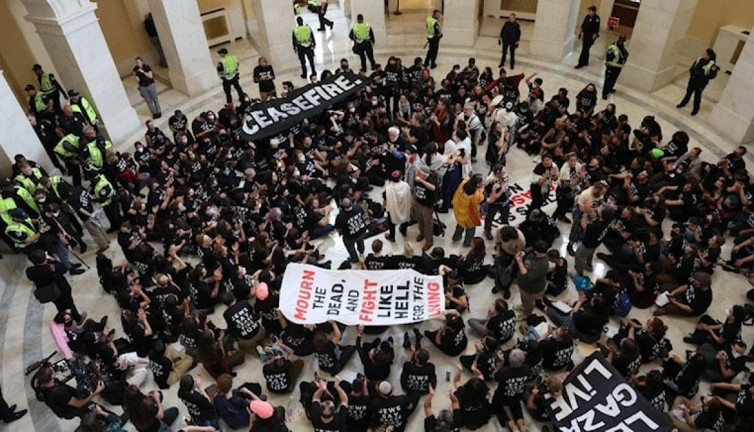 ABD’li Yahudiler kongreyi bastı. Ateşkes için oturma eylemi