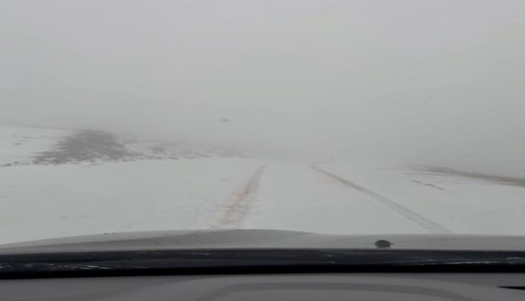 Karlıova’ya Ekim ayında kar yağdı