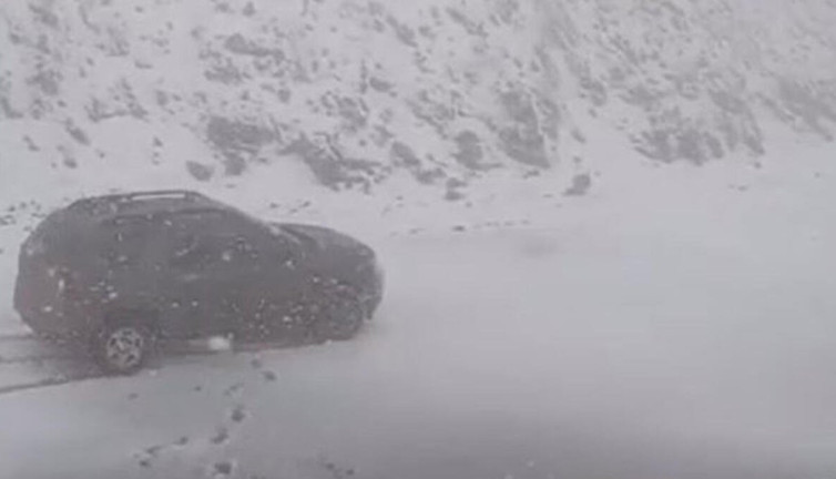 Bingöl'ün yüksek kesimlerinde kar etkili oldu