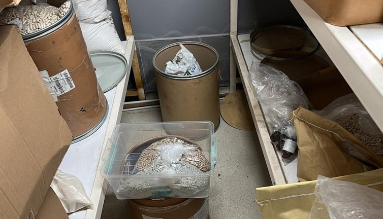 Sahte ilaç operasyonunda 934 bin 600 dolar ele geçirildi. Aralarında kanser, MS, SMA gibi hastalıklarda kullanılan ilaçlar var