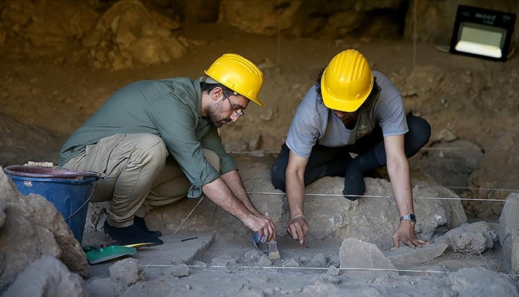 Taş devrinin son döneminden kalma 12 bin yıllık mezar bulundu