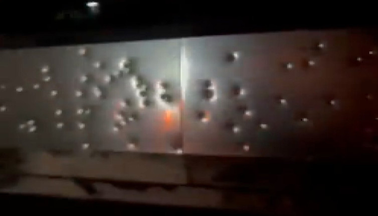 Elon Musk, Tesla Cybertruck'a bir şarjör boşalttı