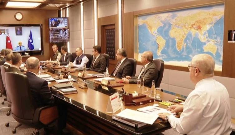 Bakan Güler, sınır birliklerinin komutanlarıyla görüştü