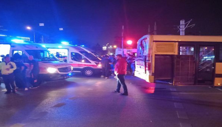 Bursa'da iki halk otobüsü çarpıştı