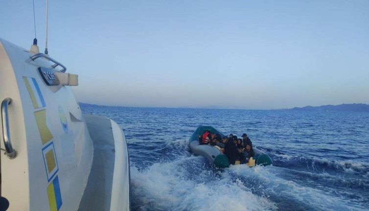 Didim’de lastik botta 41 düzensiz göçmen yakalandı