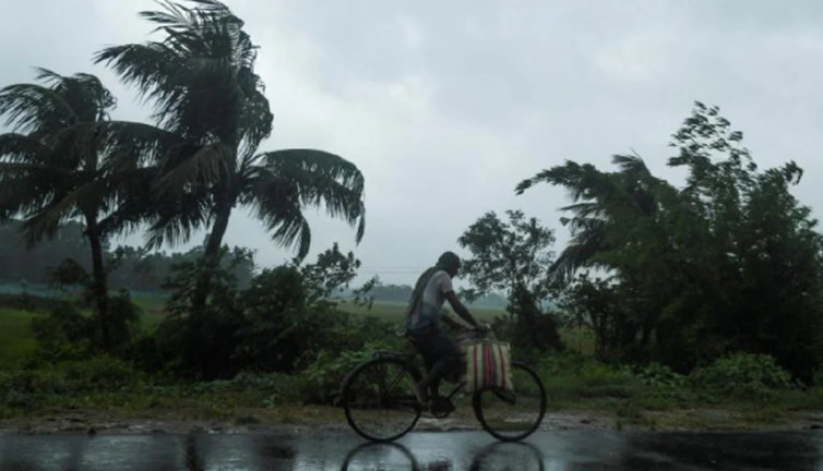 Hamoon siklon fırtınası nedeniyle 1,5 milyon kişi tahliye edildi