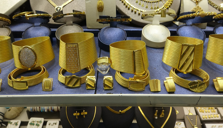 Uzman isim altın yatırımcısının köşeyi döneceği tarihi açıkladı. Son 10 yılda fiyatı 10 kat yükseldi