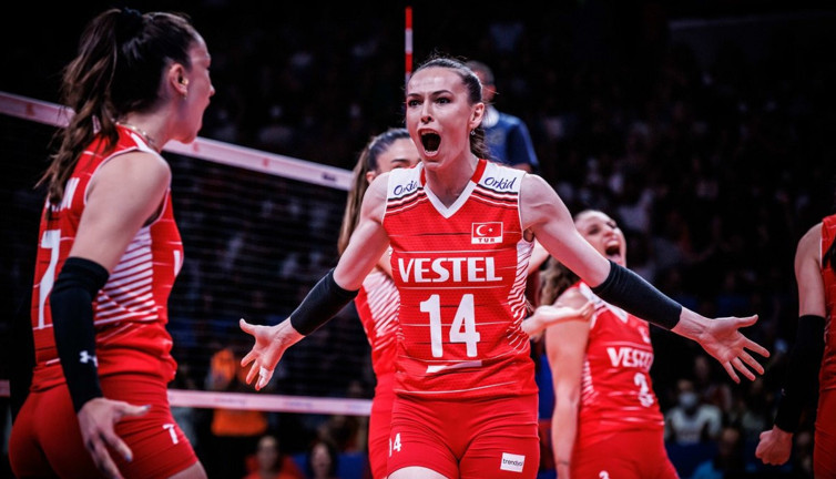 Eda Erdem'dan flaş açıklama. Sosyal medyada çok tepki çekti