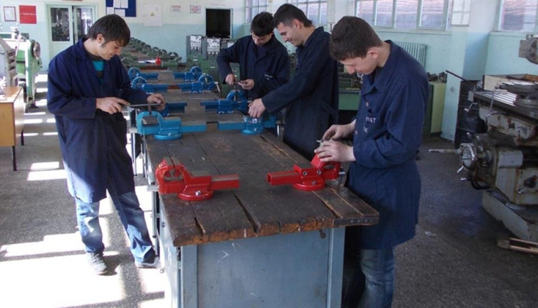 AKP çırak ve stajyerlerin hayallerini yıktı. CHP önerdi, AKP reddetti