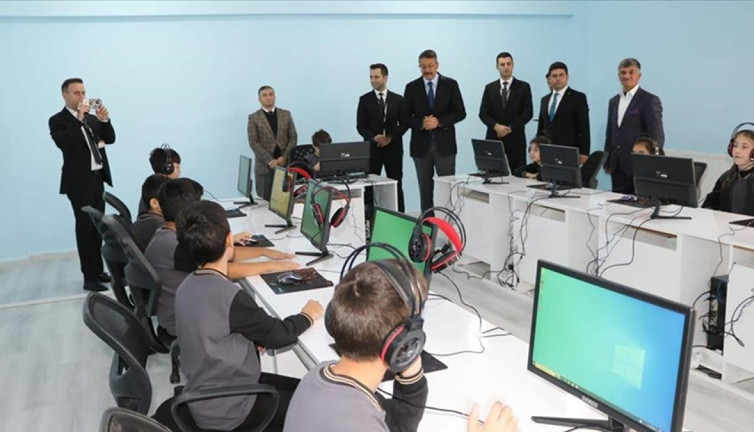 THY’den Hakkarili öğrenciler için bilişim sınıfı