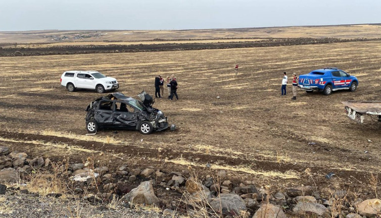 Siverek'te otomobil tarlaya uçtu: 2’si çocuk 7 yaralı