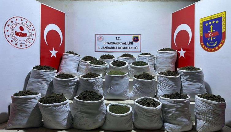 Diyarbakır’da dev operasyon: Yüzlerce kilo uyuşturucu ele geçirildi