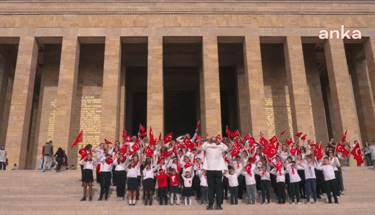Müzik öğretmeninden 'Cumhuriyet 100' yaşında marşı