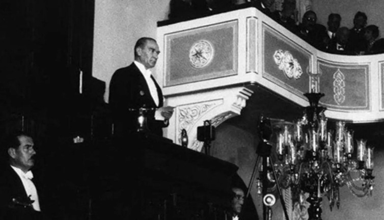 Cumhuriyet böyle ilan edildi. Meclis’te “Yaşasın Cumhuriyet” sesleri yükseldi