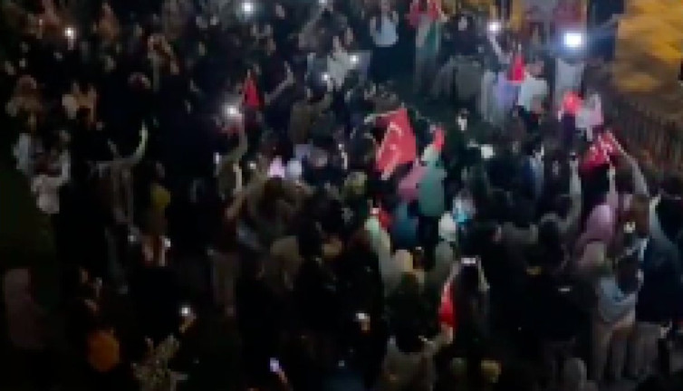 Ankara'da kız öğrenciler hep bir ağızdan Atatürk'ün Gençliğe Hitabesi'ni okudu: