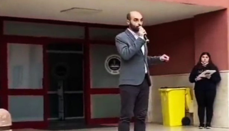 Genç öğretmenden ayakta alkışlanacak Cumhuriyet tanımı. Türkiye Mustafa öğretmeni konuşuyor