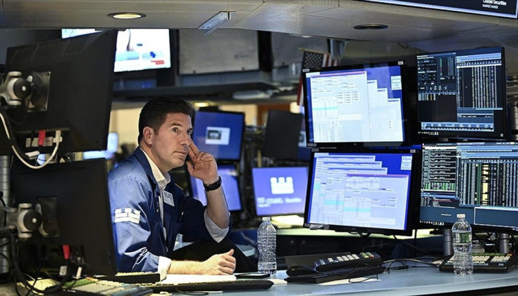 New York borsası, Trump'ın Kanada, Meksika ve Çin'e yönelik tarifeleri sonrası düşüşle açıldı (3 Şubat 2024)