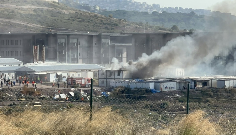 Marmara Üniversitesi'nin Maltepe yerleşkesinde yangın
