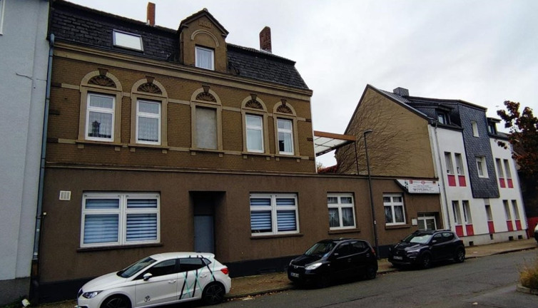 Almanya’da üç camiye çirkin saldırı