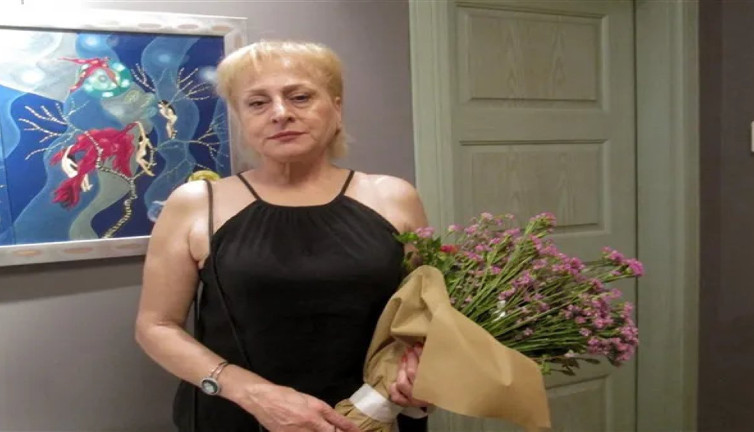 Ressam Sera Ersu resimlerini sergiledi