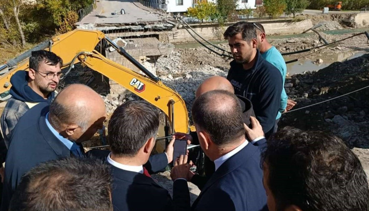 Cumhuriyetin ilanından sonra yapılan tarihi köprü yıkıldı