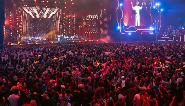 Gazze yanarken Arabistan'da dünyanın en büyük müzik festivali başladı. Türkiye'de ise tarikatlar 'Mehmetçik Gazze'ye' diyor