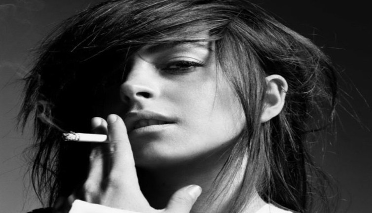 Vokoloji uzmanı uyardı: Kadın sesini erkeğe dönüştürüyor