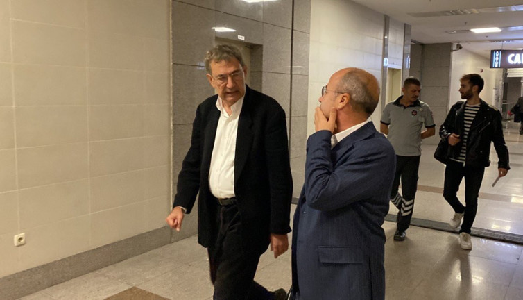 Orhan Pamuk komşularıyla mahkemelik oldu