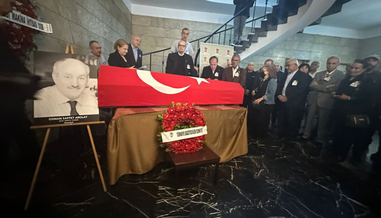 Gazeteci Osman Saffet Arolat gözyaşlarıyla uğurlandı