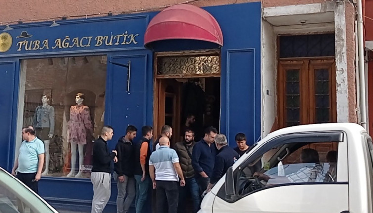 Edremit'te çıkan yangında bayılan adamı esnaf kurtardı