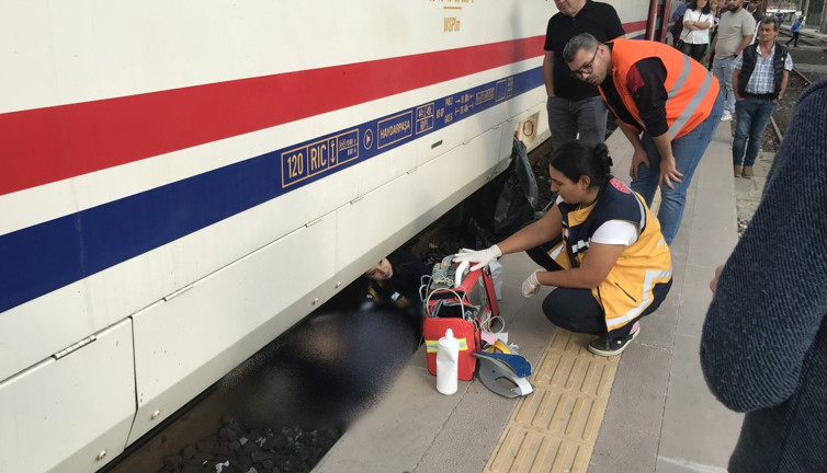 Çorlu Tren Garı’nda feci kaza: Bir kadın hayatını kaybetti
