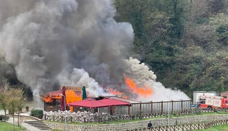 Trabzon'da Sera Gölü kıyısındaki sosyal tesis yandı