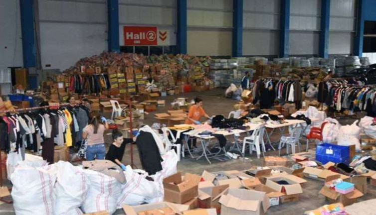 Depremzedelere gönderilen yardım kolisinden 450 bin TL değerinde döviz çıktı